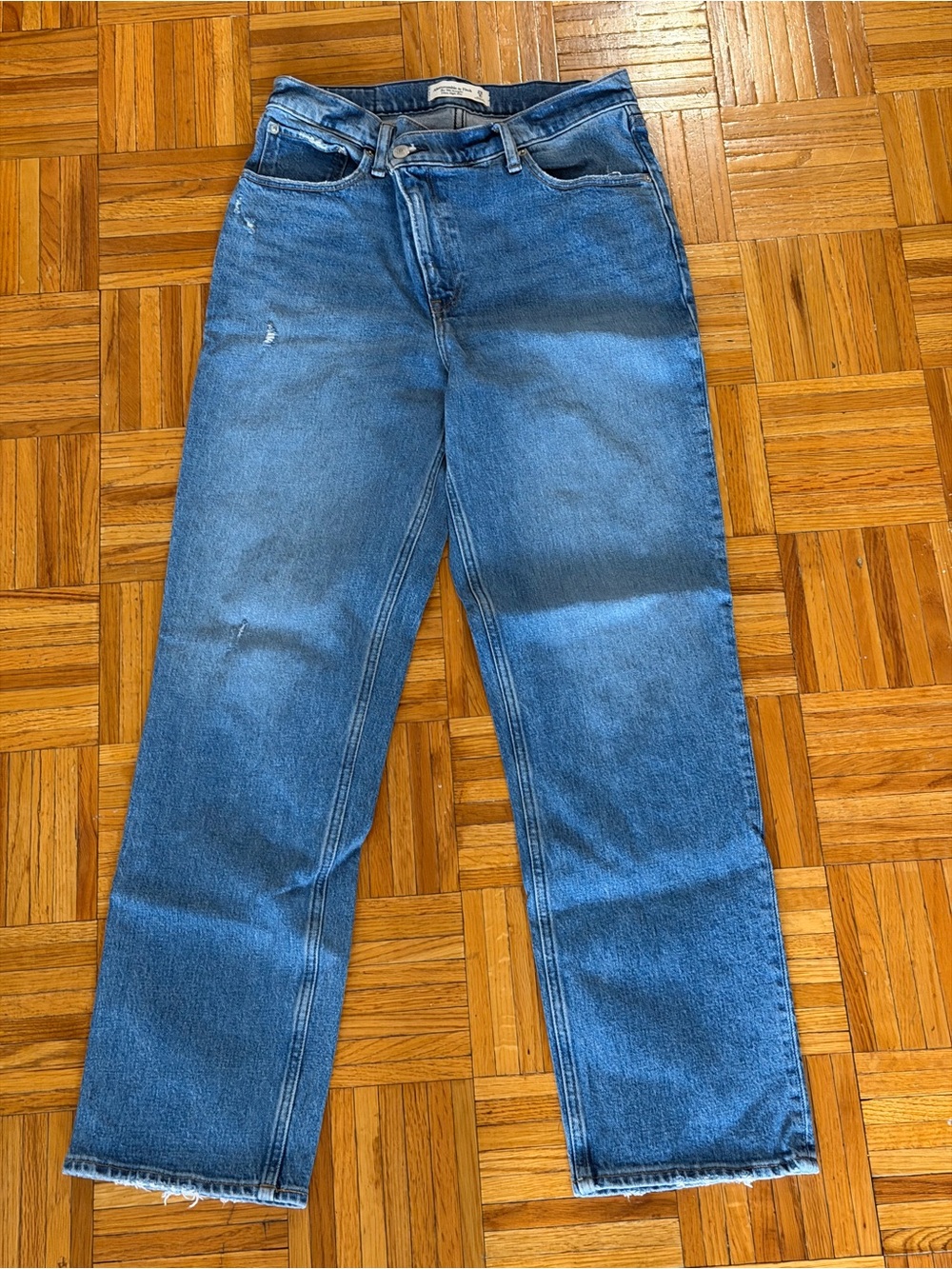 Abercrombie the 90s criss cross straight ultra high-rise jeans. Size 29.